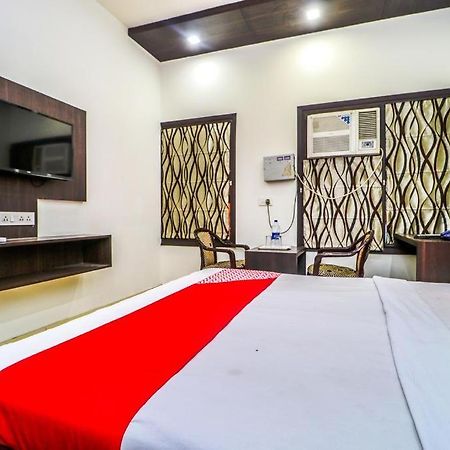 Hotel Sartaj Ludhiana Esterno foto
